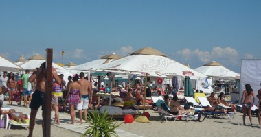 Stire din Diverse : Turiștii pot cumpăra vacanțe ieftine în 35 de hoteluri de pe litoral