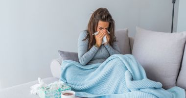 Stire din Sănătate : Gripa sau răceala pot declanșa apariția sindromului plămânului alb