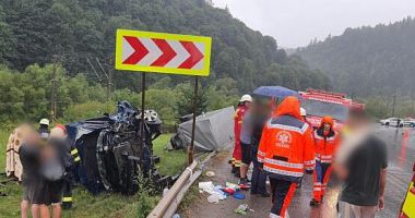 Plan Roșu de intervenție: Accident între un microbuz și un TIR pe DN 17