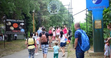 Stire din Diverse : Invitație la Planetariu. Cea mai lungă eclipsă de lună din acest secol