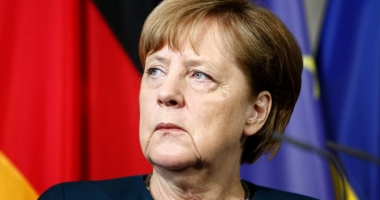Stire din Actualitate : Plângeri împotriva cancelarului Angela Merkel, pentru înaltă trădare