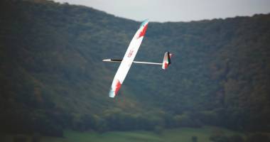 Stire din Eveniment : Au fost reluate căutările pilotului dispărut joi