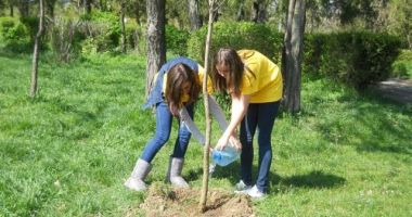 Stire din Social : Amplă acțiune de plantare la Palatul Copiilor din Constanța organizată de Cătălin Filișan