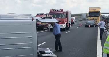 Stire din Eveniment : Grav accident pe autostradă / Sunt șapte victime! Planul roșu de intervenție, activat