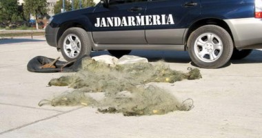 Stire din Eveniment : Un pescar a fost prins la Medgidia cu plase interzise prin lege