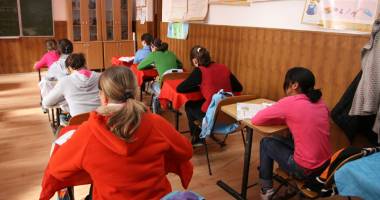 Stire din Sănătate : Plata proiectelor pentru elevi, întârziată de stat