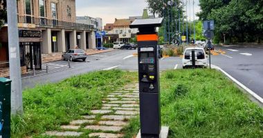 Stire din Social : Soluții moderne pentru plata parcării. Cât costă o oră