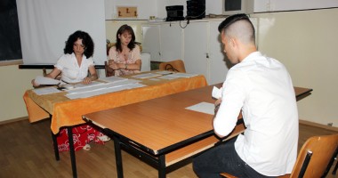 Stire din Cultură-Educație : Cu cât este plătit  un profesor pentru a corecta "perlele" de la BAC