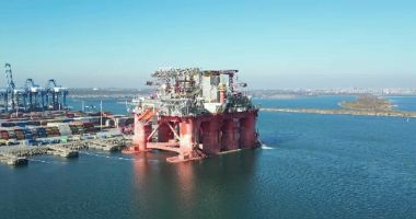 Stire din Actualitate : Marcel Ciolacu, în vizită în Portul Constanţa Sud Agigea. Încep lucrările de forare din Marea Neagră