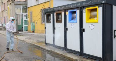 Stire din Social : Platformele pentru colectarea gunoaielor, dezinfectate permanent, la Constanța