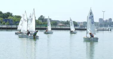 Stire din Sport : Pledoarie pentru yachting! Velierii, spectacol pe Siutghiol și Herăstrău