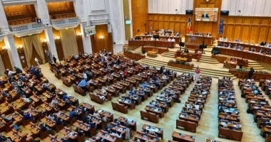 Stire din Actualitate : Moţiuni împotriva miniştrilor Justiţiei şi Internelor dezbătute luni, în Parlament