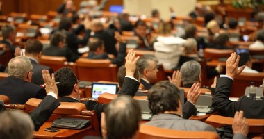 Stire din Politică-Administrație : Foștii diplomați vor beneficia lunar de indemnizație