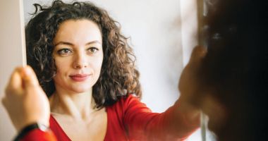 Stire din Sănătate : Căderea pleoapelor poate fi cauzată și de stres sau alte boli