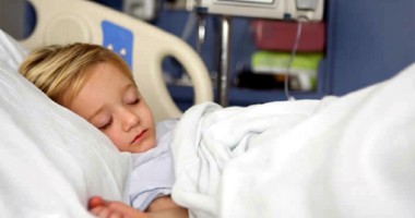 Stire din Sănătate : Copil de 3 ani, operat de apendicită după ce a fost plimbat la cinci medici și două spitale