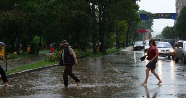 Stire din Social : Cod galben de averse, descărcări electrice și vânt. Vezi aici ce zone sunt afectate