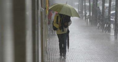 Stire din Eveniment : Școala începe cu vreme ploioasă. Vezi prognoza pentru următoarele două săptămâni