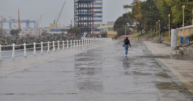 Stire din Social : Temperaturi în scădere și precipitații, pe litoral