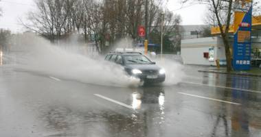 Stire din Social : Avertizare meteo. Ploi torențiale și vânt puternic, la Constanța