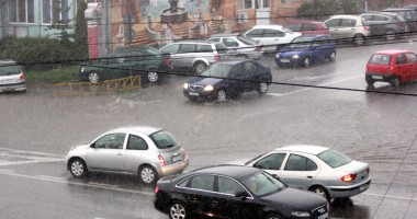 Stire din Eveniment : Cum circulăm cu mașina pe timp de ploaie torențială
