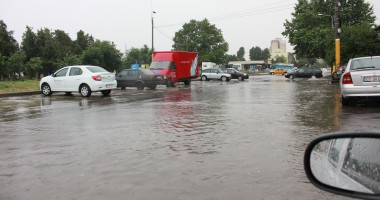 GALERIE FOTO. CONSTANȚA SUB APE / RAJA intervine în mai multe cartiere - 3