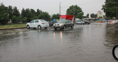 GALERIE FOTO. CONSTANȚA SUB APE / RAJA intervine în mai multe cartiere - 5