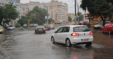 GALERIE FOTO. CONSTANȚA SUB APE / RAJA intervine în mai multe cartiere - 10