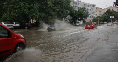 GALERIE FOTO. CONSTANȚA SUB APE / RAJA intervine în mai multe cartiere - 11