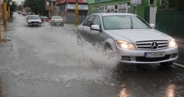 GALERIE FOTO. CONSTANȚA SUB APE / RAJA intervine în mai multe cartiere - 13