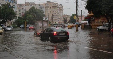 GALERIE FOTO / PLOILE TORENȚIALE au transformat CONSTANȚA în MICA VENEȚIE - 13