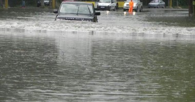 Ploaia torențială a blocat străzile și a inundat zeci de gospodării - 2