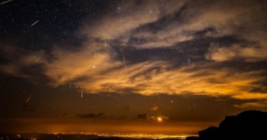Stire din Actualitate : Ploaie de meteoriți în Rusia soldată cu peste 100 de răniți
