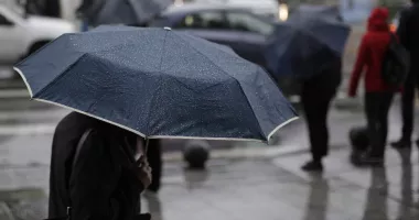 Stire din Social : Vreme schimbătoare în mini-vacanța de Rusalii. Ploi și vânt în aproape toată țara