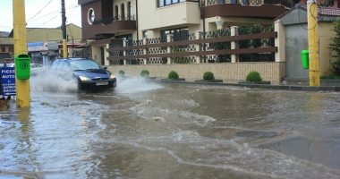 UPDATE. CONSTANȚA, DIN NOU SUB COD GALBEN DE PLOI TORENȚIALE