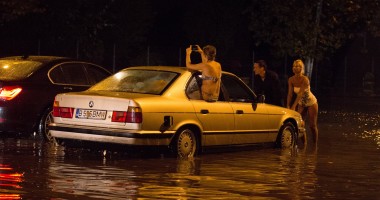 POTOP LA CONSTANȚA / Ploaia torențială a INUNDAT mai multe bulevarde / Galerie foto - 4