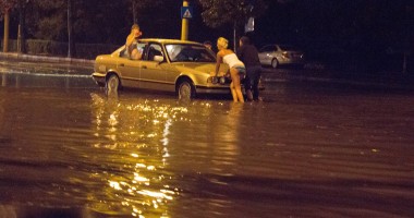 POTOP LA CONSTANȚA / Ploaia torențială a INUNDAT mai multe bulevarde / Galerie foto - 5