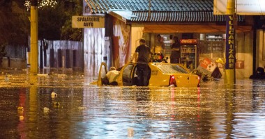 POTOP LA CONSTANȚA / Ploaia torențială a INUNDAT mai multe bulevarde / Galerie foto - 6