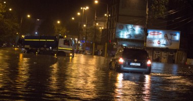 POTOP LA CONSTANȚA / Ploaia torențială a INUNDAT mai multe bulevarde / Galerie foto - 7
