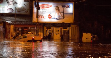 POTOP LA CONSTANȚA / Ploaia torențială a INUNDAT mai multe bulevarde / Galerie foto - 8