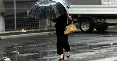 Stire din Social : Ploi torențiale, grindină și descărcări electrice,  astăzi și mâine, la Constanța