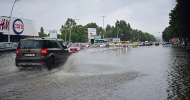 Furtuni și ploi, după-amiază și la noapte, la Constanța