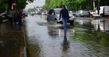 Stire din Social : Se schimbă vremea, la Constanţa. PLOI TORENŢIALE, VIJELII şi GRINDINĂ, în următoarele zile