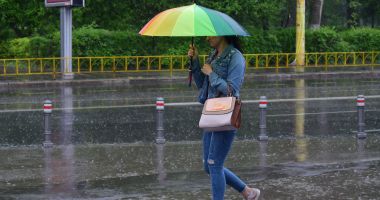 Stire din Social : Ploi şi furtuni, joi, la malul mării