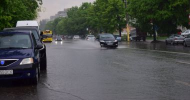 Stire din Social : ANM: Cod galben de ploi şi vijelii, în aproape jumătate de ţară!