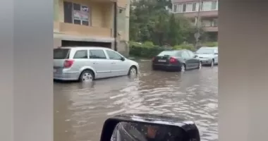 Stire din Eveniment : Haos total din cauza vremii. Ploile torențiale și grindina au făcut prăpăd în mai multe zone