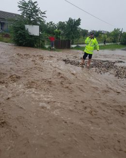 Ploaia a "înghițit" județul Constanța. Străzi inundate și rupte, canalizări refulate și gunoaie care au plutit peste tot - 3