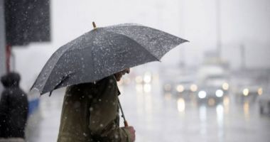 Stire din Social : SE STRICĂ VREMEA! Informare de ploi moderate şi intensificări ale vântului în toată ţara