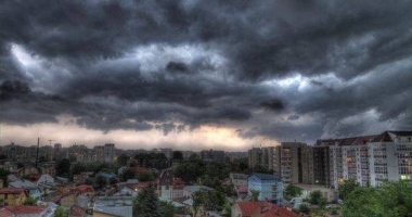 INFORMARE METEOROLOGICĂ de CANICULĂ și FURTUNI PUTERNICE