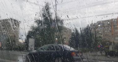 Stire din Social : Constanţa intră sub AVERTIZARE METEOROLOGICĂ de vreme rea! Ploi torenţiale, furtuni, descărcări electrice!