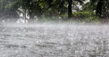 Cod galben de furtună la Constanța. Ploi torențiale și vânt puternic
